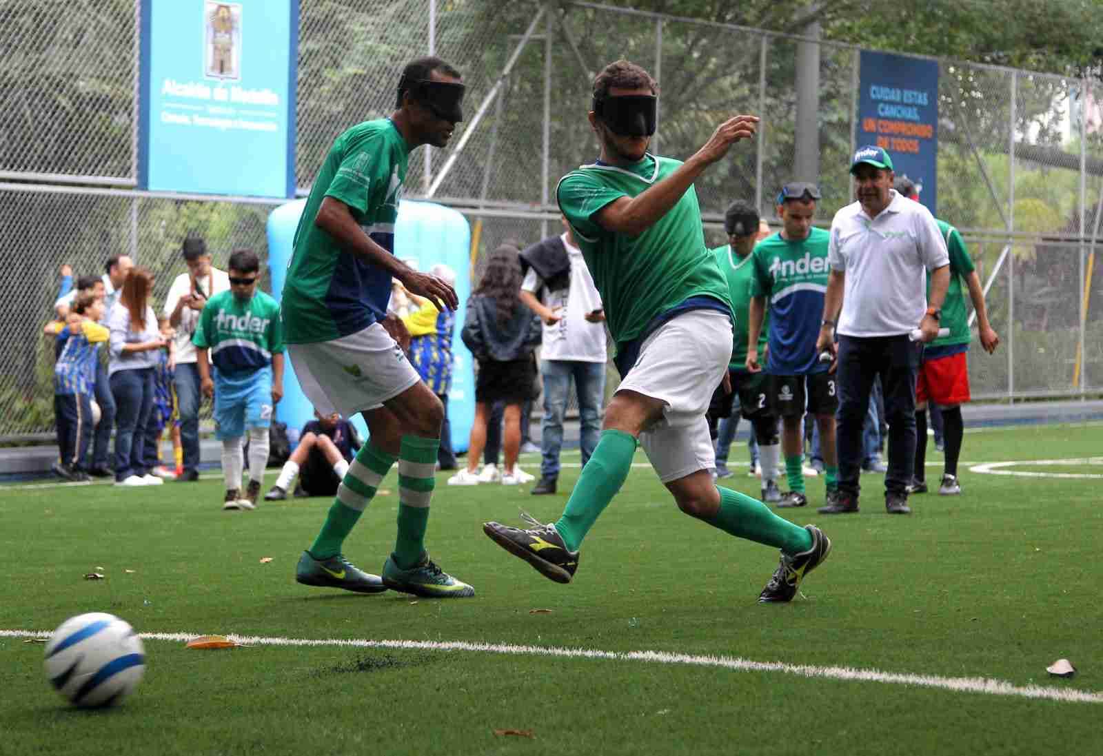 Entrega cancha Colseguros