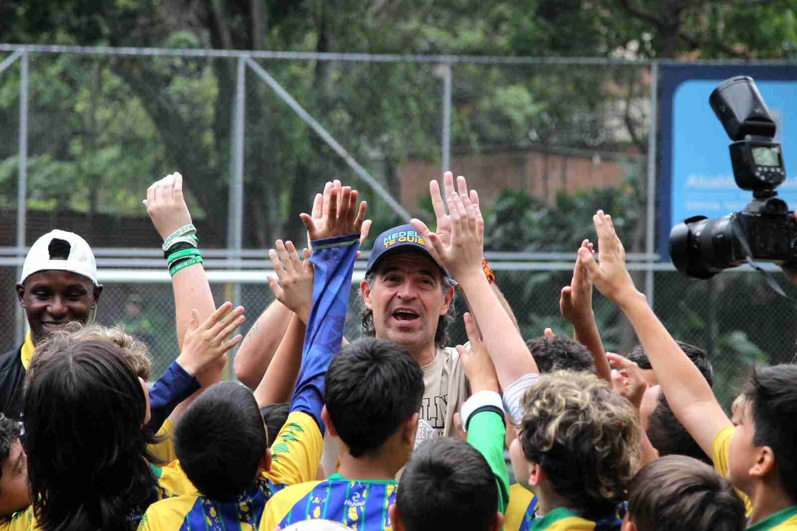 Entrega cancha Colseguros