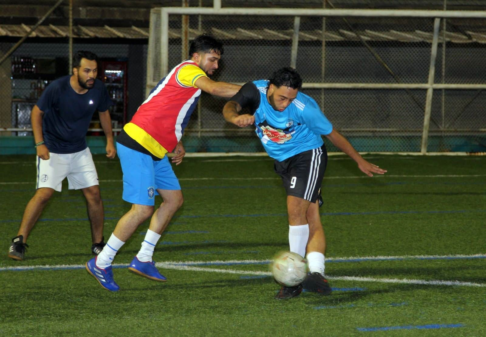 Barristas del Deportivo Independiente Medellín jugando fútbol en Fútbolvivencia 2024